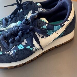 Nike Women's Navy Blue Teal Floral Retro Sneakers